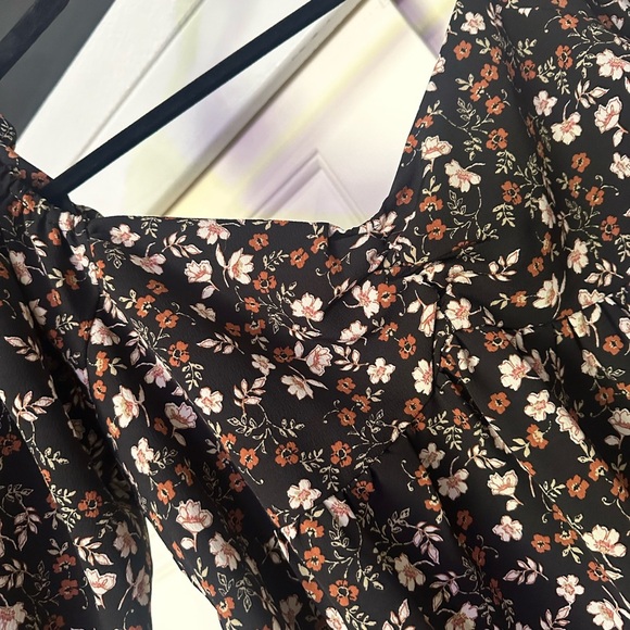 {NWOT} LILY ROSE - FLORAL BABYDOLL SMOCKED MINI DRESS - Picture 3 of 6